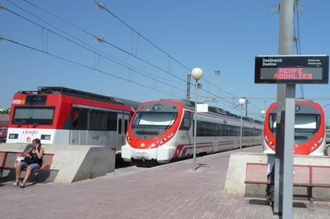 tn_es-renfe-barcelona-emus_03.jpg