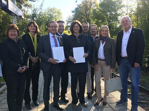 An agreement for electrification of the 19 km route between Ebersberg and Wasserburg am Inn has been signed.
