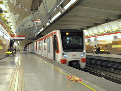 tn_cl-santiago-metro-station-caf_01.jpg