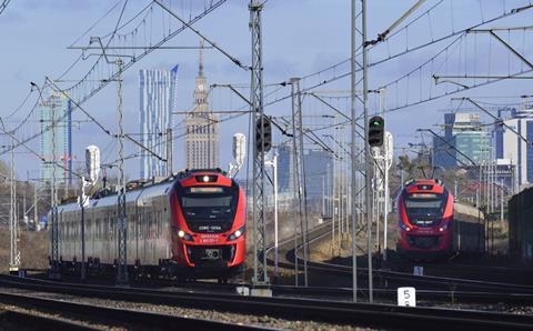 pl-warszawa-skm-trains-skyline-skm