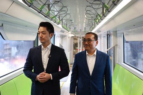 Mayor visits the first train of Wanda Line (Photo DORTS)