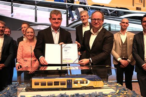 The contract was signed by Stadler Chairman Peter Spuhler (centre left) and NS CEO Wouter Koolmees (centre right).