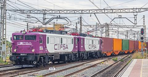 CEFSA locomotive in a railway station (Photo Alonso)