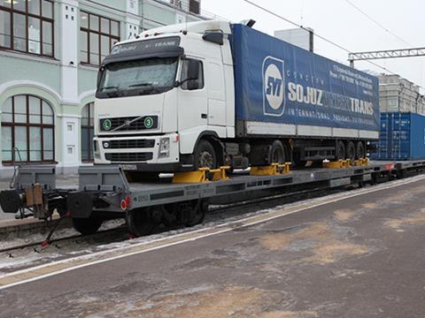 Experimental 'universal' flat wagon designed by JSC Ruzkhimmash to carry either lorries or containers.