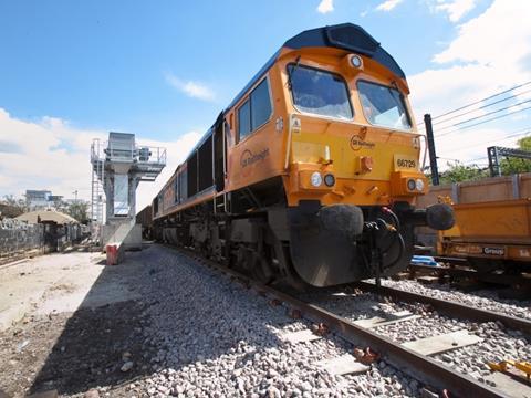 tn_gb-gbrf-crossrail-first-train-28818.jpg