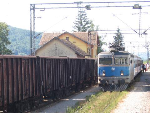 tn_hr-hz-passenger-train-wagons.jpg