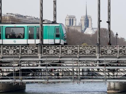 Paris exercises metro train option | News | Railway Gazette International