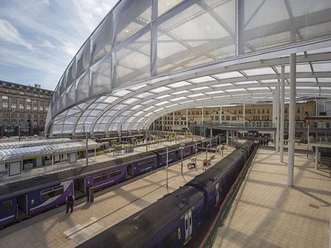 tn_gb-manchester-victoria-platforms1and2-roof-trains_01.jpg