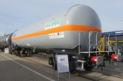 tn_greenbrier-103m3four-axle-ammonia-anhydrous-tank