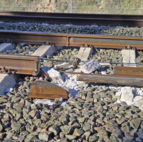 es-broken rail at Adamuz crash site-O Puente via X