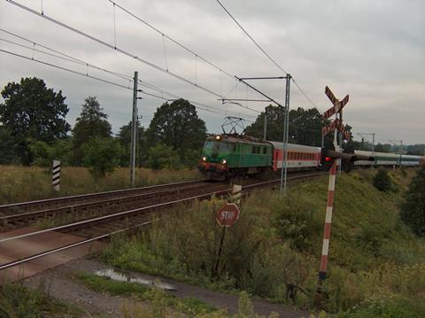 pl-intercity-train-piech_01.jpg