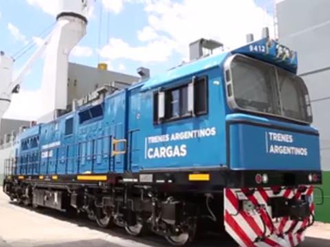 The first two diesel freight locomotives that CRRC has supplied for the 1 676 mm gauge San Martín network were unloaded in the Port of Buenos Aires on December 13.