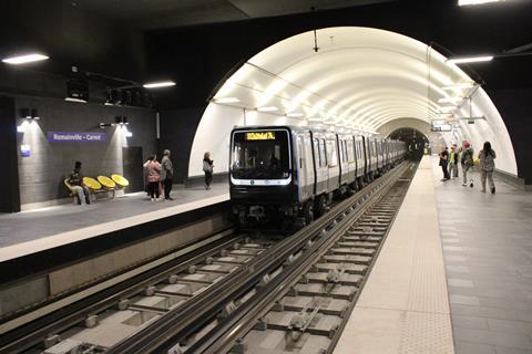 Paris Metro Line 11 (Photo: Jérémie Anne)