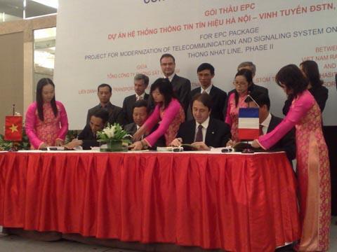 Contract signing in Hanoi.