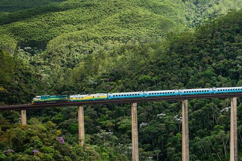 EFVM train on a viaduct (Photo: Vale)