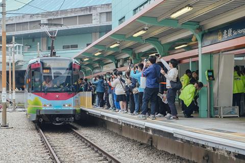 Hong Kong light rail sightseeing serves (Photo MTR Corp) (3)