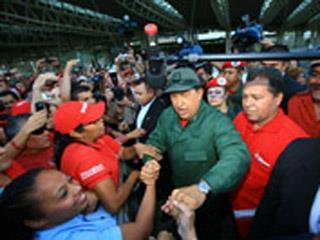 tn_ve-caracas-metro-chavez-crowd.jpg