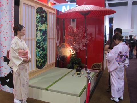 tn_innotrans2012-japanese-stand.jpg