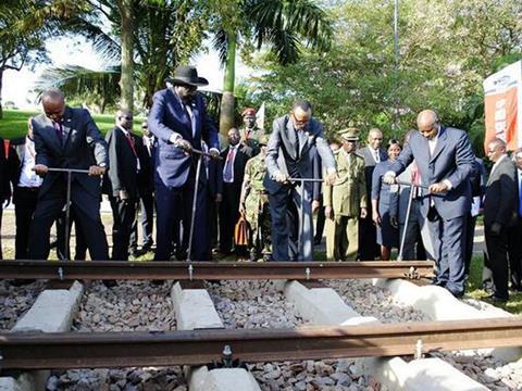 tn_ug-rwanda-kagame-gaugerailwaypk.jpg