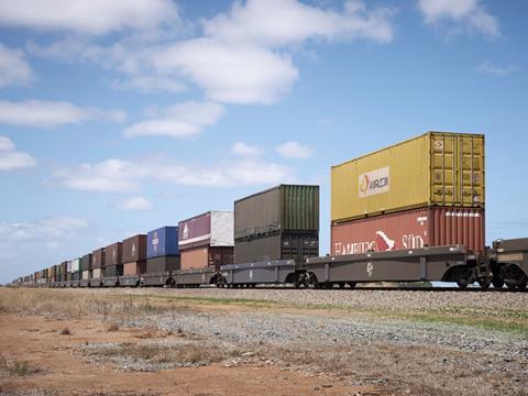 tn_au-aurizon-intermodal-doublestack1.jpg