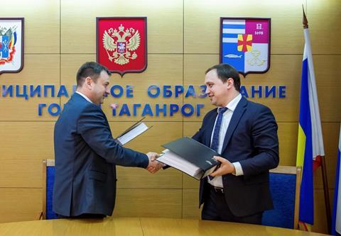 Taganrog Andrey Lisitsky (left) and Evgeny Vasiliev (right) are signing a concession agreement