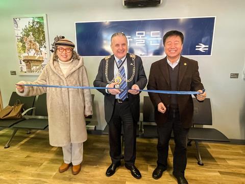 Meekyoung Shin, Mayor of Kingston and Cllr Robert Kim cutting ribbon
