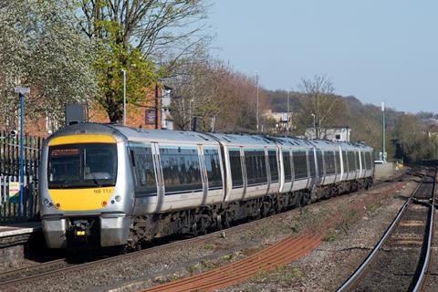 Chiltern strengthened six-car 16.11 Oxford to Marylebone train at High Wycombe