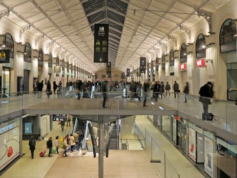 Paris St-Lazare is likely to be one of more than 300 French stations to be equipped with Bluetooth beacons for geolocation services.