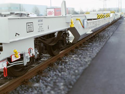 AAE Twin II intermodal wagon.