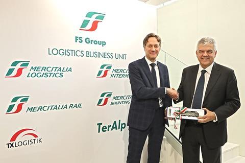 Locomotive purchase_(from left) Michael Peter, CEO Siemens Mobility_Luigi Ferraris, CEO FS_© Siemens Mobility
