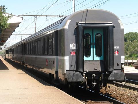 tn_fr-sncf-coach-arles.jpg