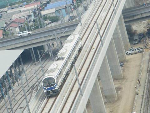 The Siemens Desiro EMUs are derived from the Class 360/2 design used on Heathrow Connect services in the UK. (Photo: Chanachai Srithepubon)