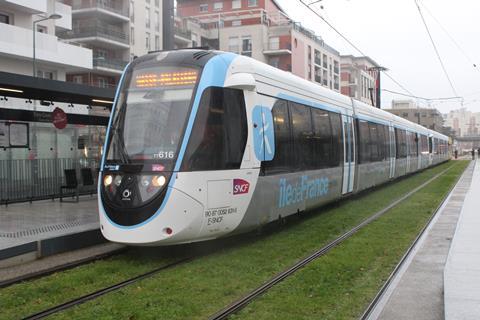 Paris tram T12 (Photo Jeremie Anne)