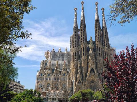 Barcelona city council and the Sagrada Família have signed an agreement which will see a package of transport improvements funded by the organisation building the famous church designed by Antoni Gaudí.