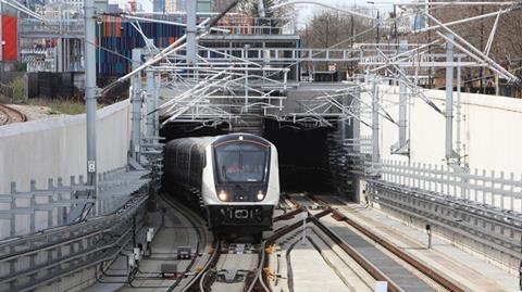 gb-crossrail-victoria dock portal