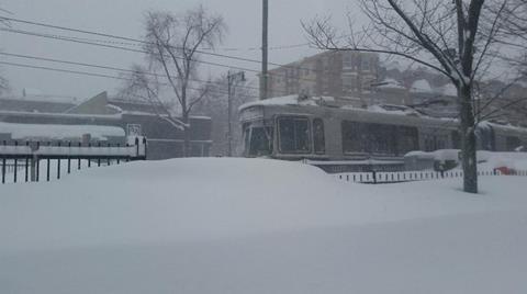 us-boston-snowmageddon-Green-Line-drifts-2015