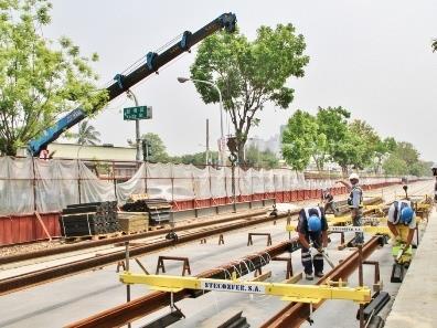 tn_tw-kaohsiung_light_rail_tracklaying.jpg