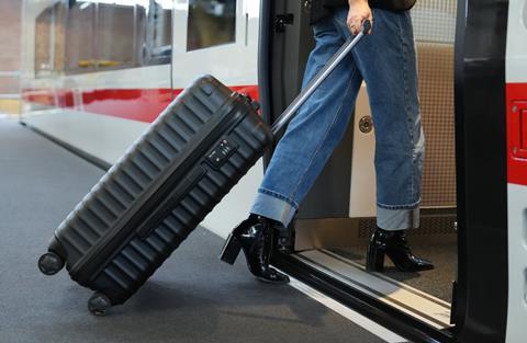 Talgo 230 ICE L level boarding