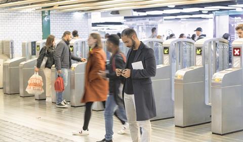 Paris metro ticket gate (Photo Hitachi)