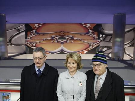 Esperanza Aguirre with Mayor of Madrid Alberto Ruiz-Gallardón (left), and Transport & Infrastructure Minister Ignacio Echeverría (right).