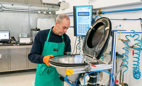 Train toilet repair (Photo Knorr-Bremse)
