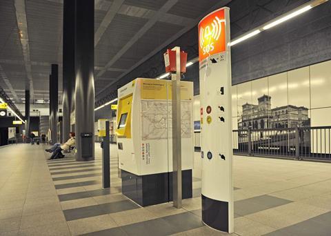 Berlin U-Bahn Hauptbahnhof help point (Photo BVG, Joite)