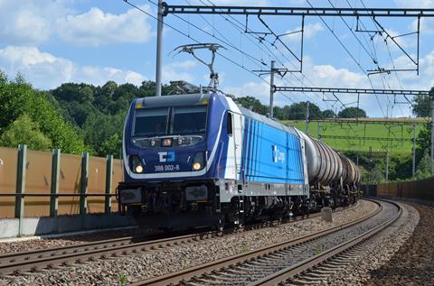 The European Investment Bank has signed a KC3·43bn loan agreement with ČD Cargo to support the acquisition of 50 electric locomotives and 140 intermodal wagons as well as retrofitting around 310 older locomotives with ERTMS.