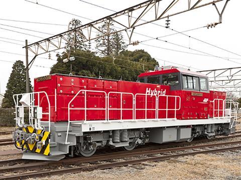 Toshiba has supplied Japan Freight Rail Co with locomotives powered by a lithium ion battery topped up using a small diesel engine.
