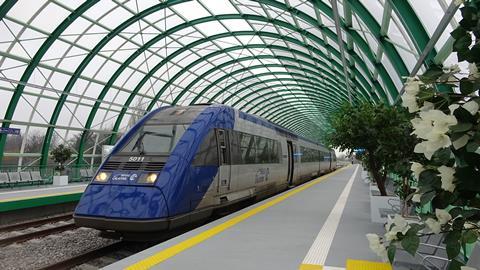 Regular train services between Henri Coandă airport and the centre of București began with the timetable change