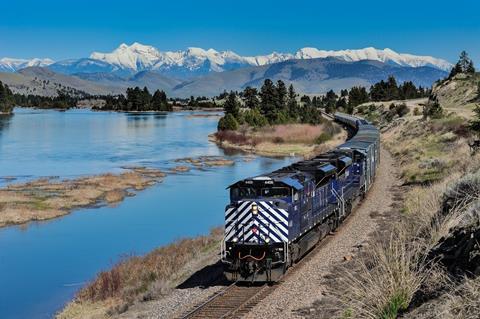 us-montana-rail-link-river-mountains