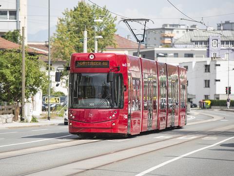 The Innsbruck tramway extension runs from the former terminus at Höttinger Au to Peerhofsiedlung.