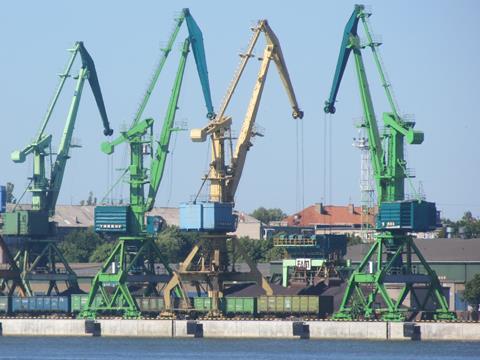 tn_lt-klaipeda-port-wagons_01.jpg