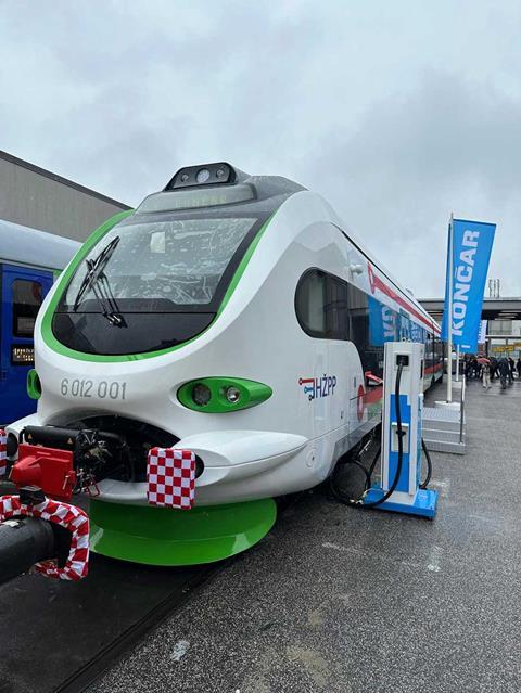 KONČAR's-battery-powered-multiple-unit-(BMU)-train