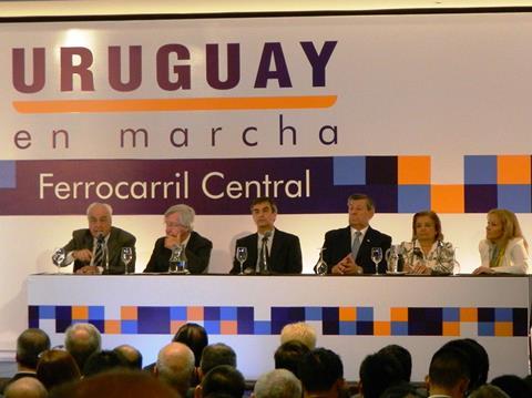 President Tabaré Vázquez joined Minister of Transport & Public Works Victor Rossi on August 15 to officially launch the Ferrocarril Central project (Photo: Marcelo Benoit).